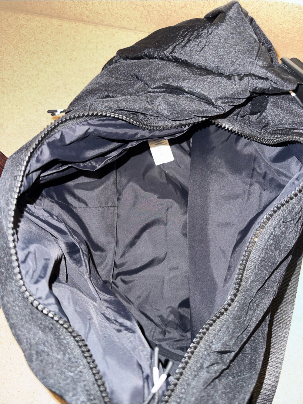 Fabletics The Large Sling Bag Crinkle Black Nylon Crossbody Shoulder Bag 16.5L - Picture 8 of 10